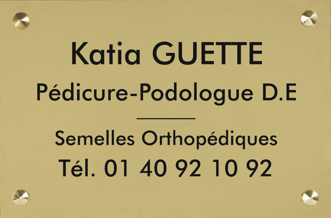 le pedicure podologue a choisi une plaque en plexi or gravure noire