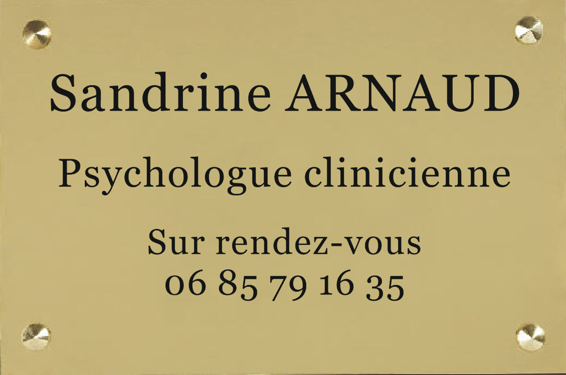 plexi or et gravure noire pour une psychologue clinicienne